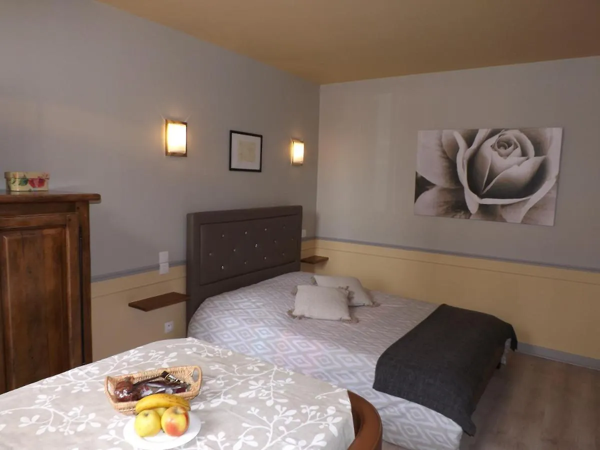 Hotel Particulier Lariboisiere Fougères 住宿加早餐酒店